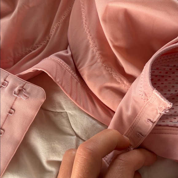 Glamorise Sport Elite Performance Bra in Soft Pink - Picture 6 of 8